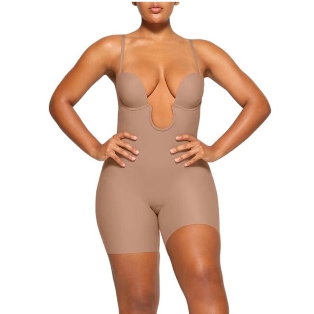 NWT Skims Deep Plunge Shapewear Mid Thigh Bodysuit Sienna